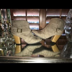 Qupid booties wth buckles